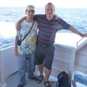 Lukáš s patronem projektu na lodi plující z Egypta do Jordánska